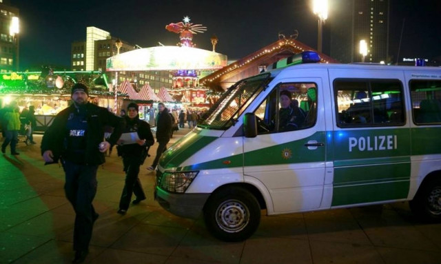 Τρομοκρατική επίθεση Βερολίνο: Έφοδοι σε δύο διαμερίσματα για τον εντοπισμό του υπόπτου