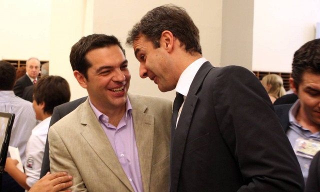 Η χαλαρή συνάντηση Τσίπρα – Μητσοτάκη στη Βουλή: Στο επίκεντρο το... ποδόσφαιρο