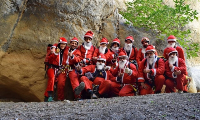Η κατάβαση που έγινε viral: Άγιοι Βασίληδες στο φαράγγι του Καβουσίου (pics)