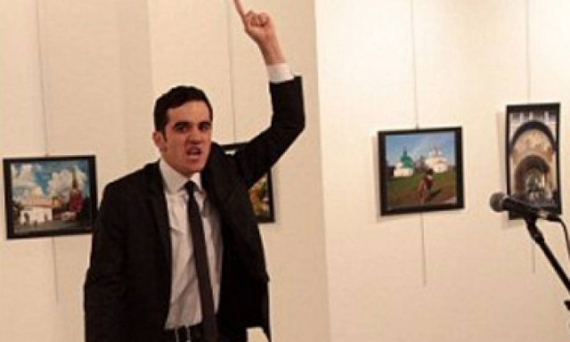 Σάλος με το tweet της Daily Mail για τη δολοφονία του Ρώσου πρέσβη στην Τουρκία