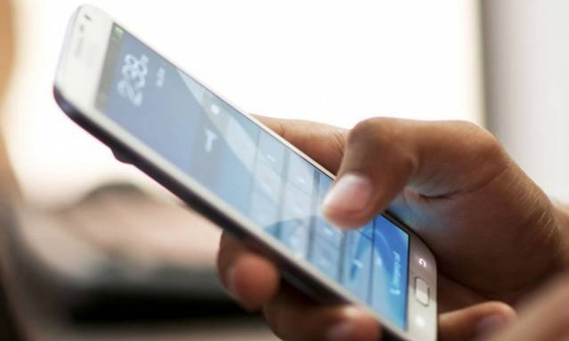 «Σερφάρουν» στο Internet μέσω κινητού οι Έλληνες