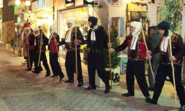 Η Μπάμπω και ο Πουρπούρης: Απίστευτα χριστουγεννιάτικα έθιμα ελληνικής περιοχής!