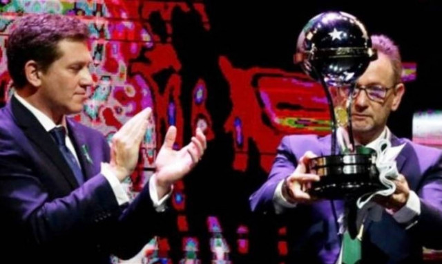 Σήκωσε… το κύπελλο για Σαπεκοένσε (photos)