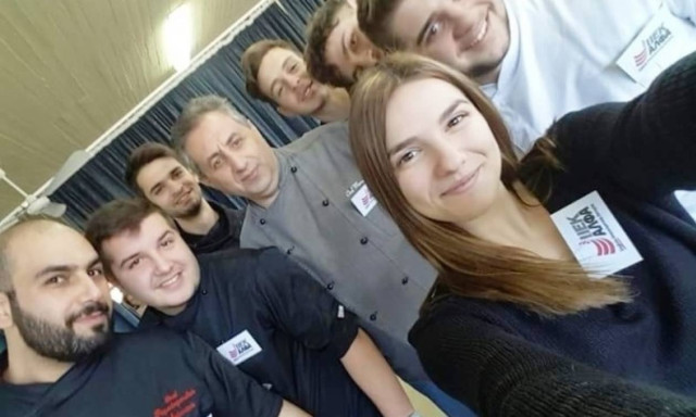 Οι σπουδαστές Επισιτισμού του ΙΕΚ ΑΛΦΑ Γλυφάδας μαγείρεψαν για την «Κοινωνική Στήριξη»