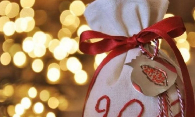 Τι συμβολίζουν τα γούρια που προσφέρουμε στις γιορτές;