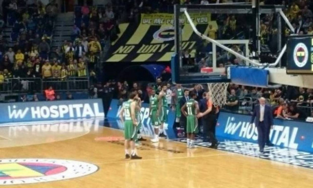 Έπαιξαν ξύλο Ντίξον – Ουίλμπεκιν, αποβλήθηκε ο Μόερμαν!