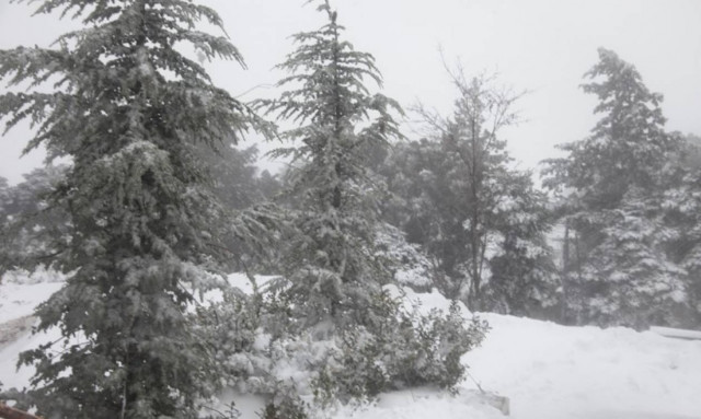 Χιονίζει ΤΩΡΑ στην Αττική – Δείτε Live εικόνα