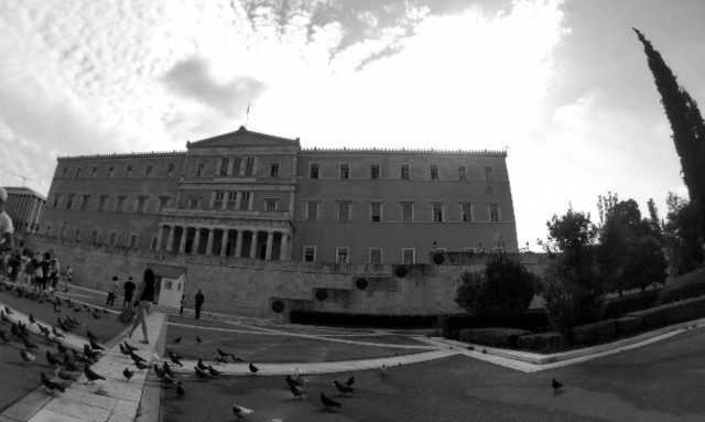 Πολιτική Ανασκόπηση 2016: Πώς οι «καλύτερες ημέρες» που υποσχέθηκαν έγιναν... εφιάλτης μας!