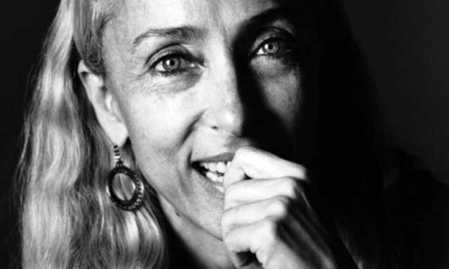 «Η μόδα δεν αφορά πραγματικά τα ρούχα, αφορά την ίδια τη ζωή»: R.I.P. Franca Sozzani