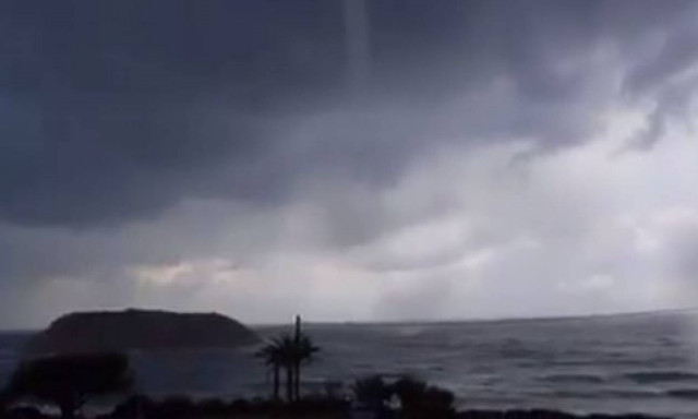 Εντυπωσιακός υδροστρόβιλος στην Κρήτη! (video)