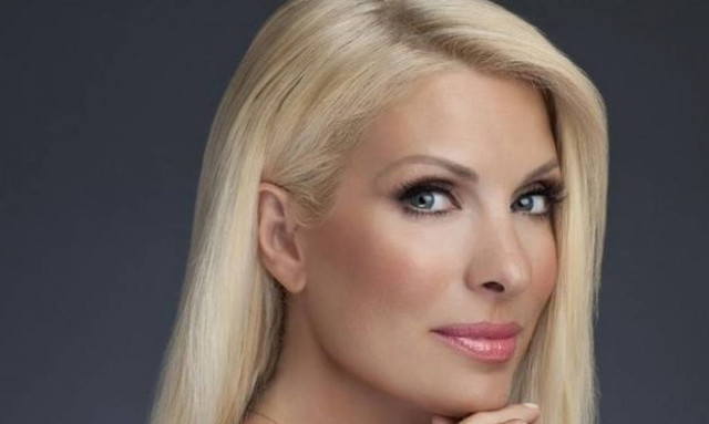 Θα πέσεις κάτω από τα γέλια όταν διαβάσεις τη συζήτηση της Μενεγάκη με το γιο της