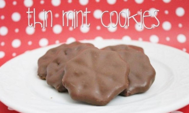 Χριστουγεννιάτικο κέρασμα: Λεπτά μπισκοτάκια με σοκολάτα και μέντα!