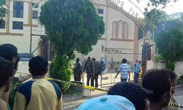 Φιλιππίνες: Ισχυρή έκρηξη κοντά σε εκκλησία κατά τη διάρκεια λειτουργίας για τα Χριστούγεννα