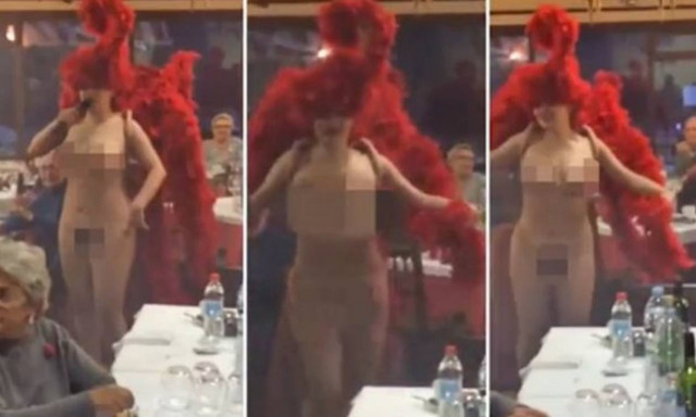 Αυτός είναι δήμαρχος! Προσέλαβε στρίπερς για το χριστουγεννιάτικο δείπνο των συνταξιούχων (video)