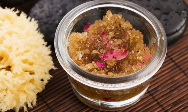 Ξηρή επιδερμίδα: Μάσκα με ελαιόλαδο και λευκή ζάχαρη