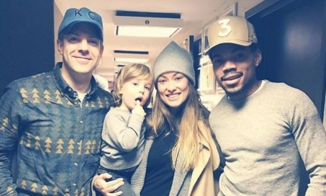 Και οι παντρεμένοι έχουν ψυχή: Δες την Olivia Wilde να παρακολουθεί μπάσκετ με τον γιο της