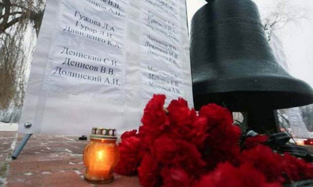 Ανατριχίλα: Η αδικοχαμένη χορωδία του Κόκκινου Στρατού τραγουδάει στα ελληνικά (vid)