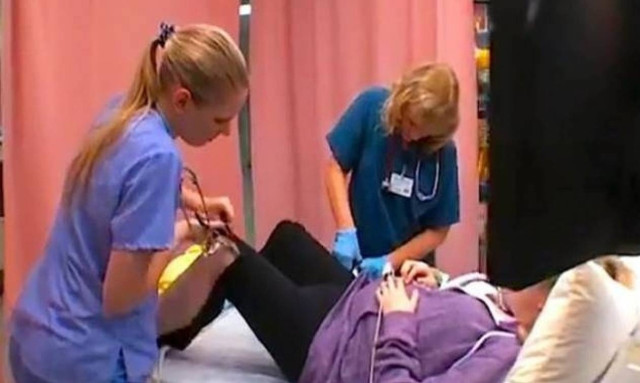 Έφηβη πήγε νοσοκομείο ουρλιάζοντας χωρίς να ξέρει γιατί – Όταν της έσκισαν το παντελόνι... (video)