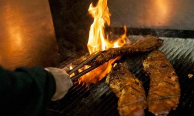 Κρητικός ψητοπώλης «σακάτεψε» Πακιστανό που έβρισε την Παναγία (video)