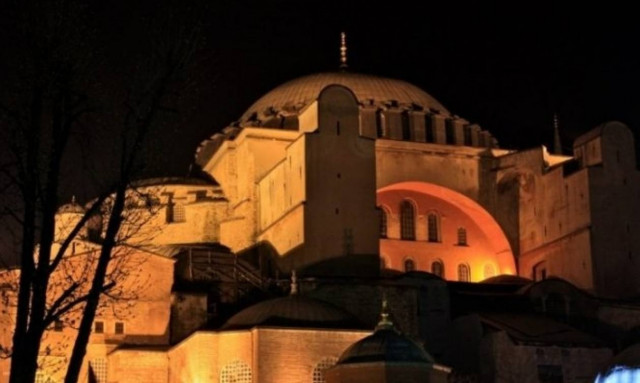 Σαν σήμερα 27 Δεκεμβρίου: Τα εγκαίνια της Αγίας Σοφίας από τον Ιουστινιανό (video)