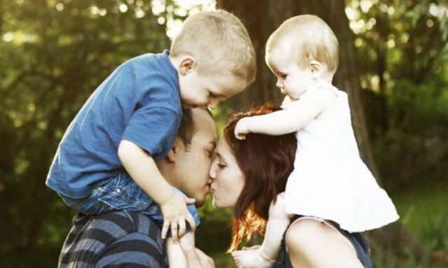 Εκείνοι που αγαπιούνται μεταξύ τους, είναι οι καλοί γονείς!