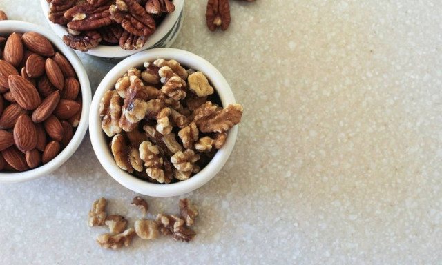 Αμύγδαλα vs. Καρύδια: Θερμίδες και διατροφική αξία (γράφημα)