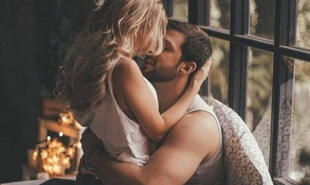 Οι τρεις στάσεις στο σεξ που πρέπει να δοκιμάσεις το 2017