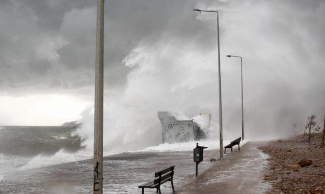 Κακοκαιρία: Θυελλώδεις άνεμοι στα πελάγη - Προβλήματα στις ακτοπλοϊκές συγκοινωνίες