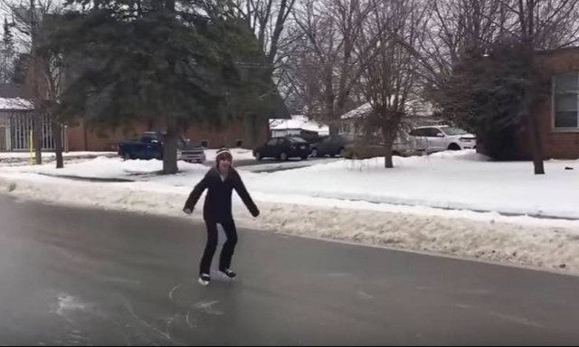 Εντυπωσιακό: Πατινάζ στους παγωμένους δρόμους του Καναδά! (vids)