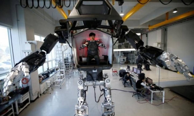 Ο Ironman είναι πραγματικότητα: Αυτό είναι το πρώτο επανδρωμένο ρομπότ στον κόσμο! (vid)