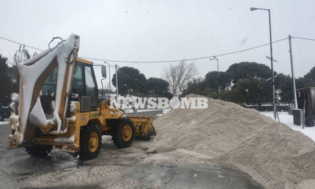 Καιρός LIVE: Σε αυτές τις περιοχές χιονίζει στην Αθήνα (vid)