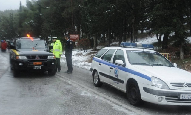 Καιρός - Live: Σφοδρή χιονόπτωση και στην Αχαΐα - Με αλυσίδες η κυκλοφορία των οχημάτων