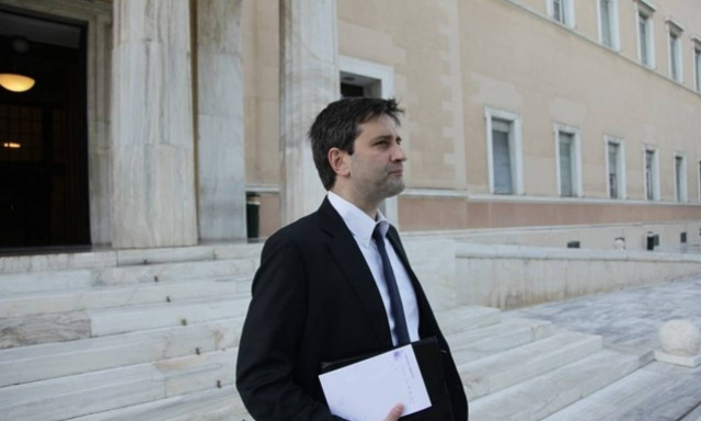 Ο Χουλιαράκης ζητά από τους υπουργούς να υπογράψουν…μνημόνιο!