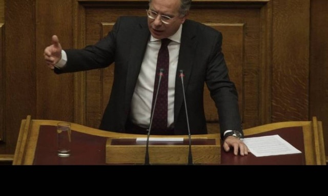 Κουμουτσάκος: «Εύχομαι να μην πέσει η χώρα μαζί με τον κ. Τσίπρα»