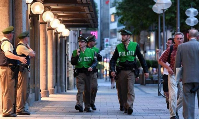 DW: Πρωτοχρονιάτικα πάρτι σε κλοιό ασφαλείας