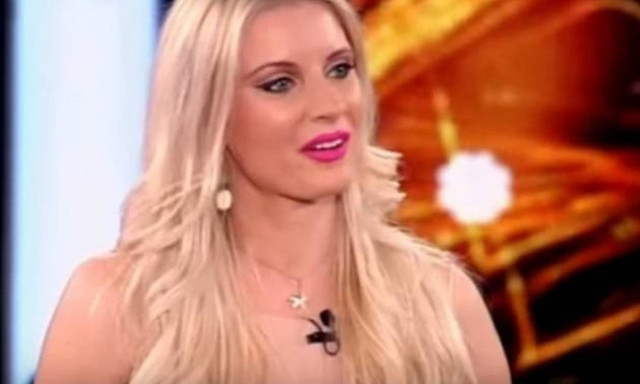 Αυτή είναι η ξανθιά… βόμβα που τίναξε την μπάνκα του deal! (Pics - vid)