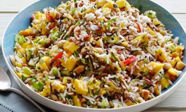 Ρύζι με μάνγκο και κουκουνάρι: Το απόλυτο γιορτινό συνοδευτικό