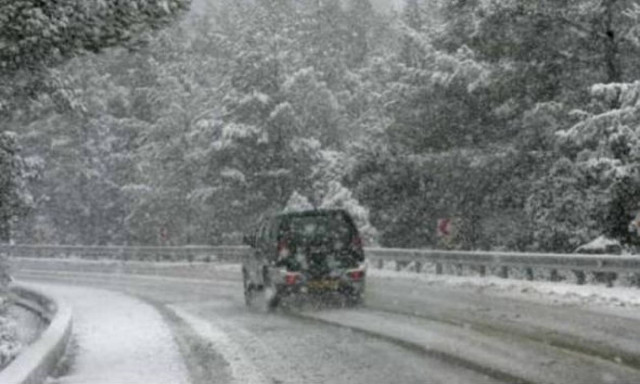 Καιρός: Πού χρειάζονται αλυσίδες λόγω χιονόπτωσης