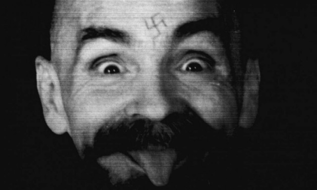 ΗΠΑ: Ένα βήμα πριν το θάνατο ο παρανοϊκός δολοφόνος Τσαρλς Μάνσον (Pics+Vids)