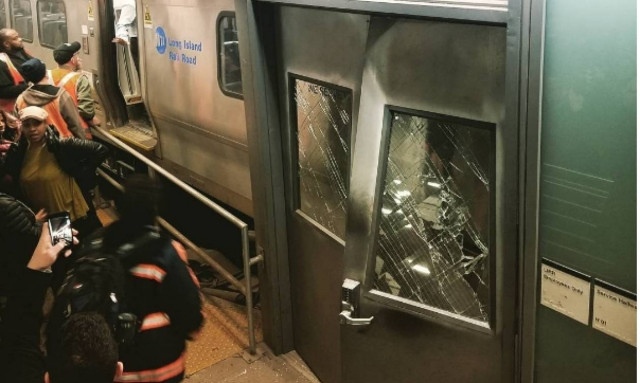 Εκτροχιασμός τρένου στη Νέα Υόρκη - Δεκάδες τραυματίες και σκηνές χάους