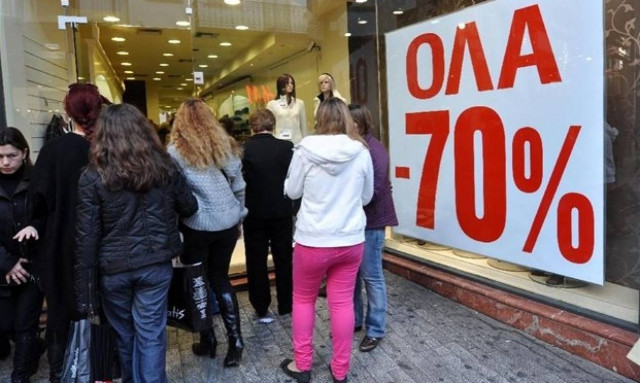 Χειμερινές εκπτώσεις: Η πρώτη Κυριακή και η πρεμιέρα των υποχρεωτικών ηλεκτρονικών συναλλαγών