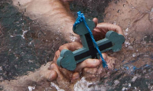 «Σήμερα τα Φώτα κι ο Φωτισμός»: Ήθη και έθιμα των Θεοφανείων (pics+video)