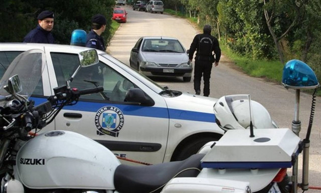 Θρίλερ στη Θεσσαλονίκη: «Ταμπουρωμένος» στο σπίτι του ηλικιωμένος που πυροβόλησε συγχωριανό του