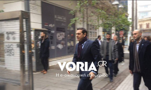 Δυο…ξένοι στο ίδιο κόμμα; Τι έκανε ο Χρυσόγονος όταν έμαθε ότι ο Τσίπρας έρχεται στην ίδια ταβέρνα!