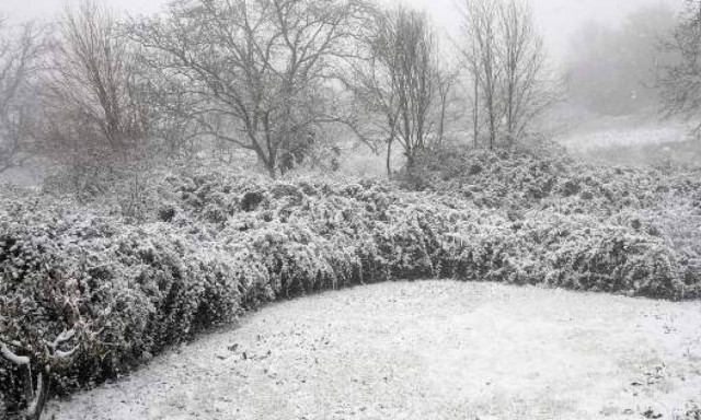 Καιρός LIVE: Πού χιονίζει τώρα