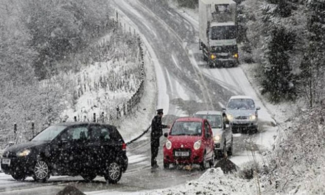 Καιρός LIVE: Πού θα χτυπήσει η κακοκαιρία σήμερα Κυριακή 8/01/2017