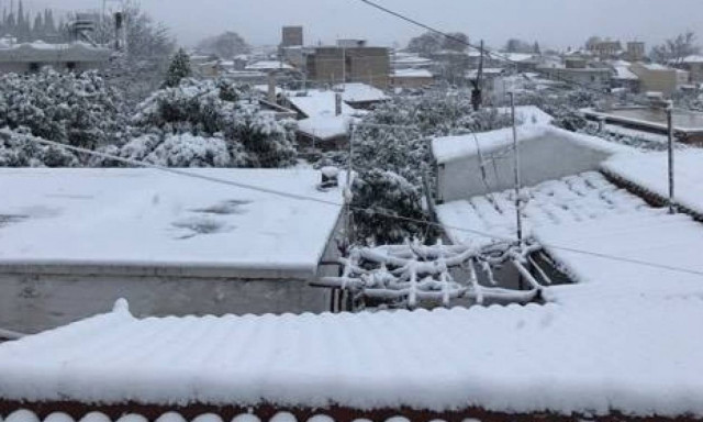 Καιρός Live: «Χτύπησε» ο χιονιάς – Πού θα χιονίσει τις επόμενες ώρες