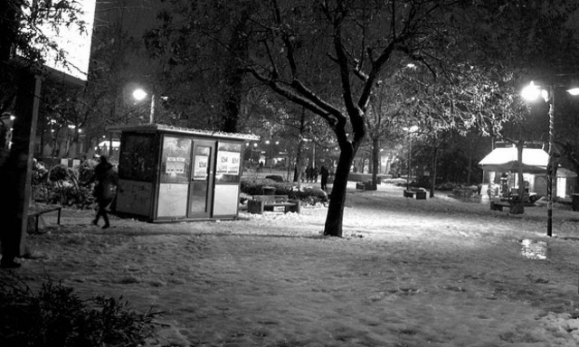 Καιρός ΤΩΡΑ: Χιονίζει μέσα στη Λάρισα - Μεγάλη πτώση της θερμοκρασίας