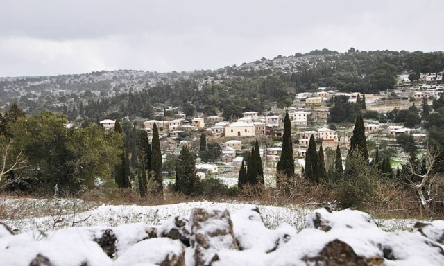 Καιρός: Είδαν χιόνια μετά από 12 χρόνια στη Ζάκυνθο - Ποια σχολεία θα μείνουν κλειστά (vid)