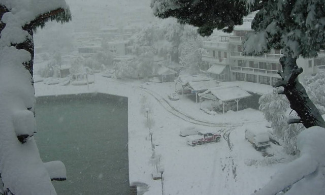 Καιρός Live: Χάος σε Σκόπελο και Αλόννησο - Χωρίς νερό, ρεύμα και τηλέφωνο